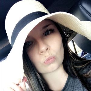 Meet your Posher, Courtney